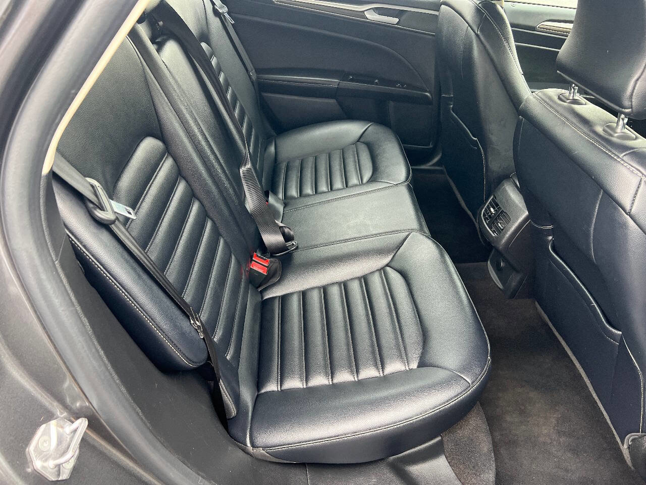 Used 2019 Ford Fusion SEL FWD image 22