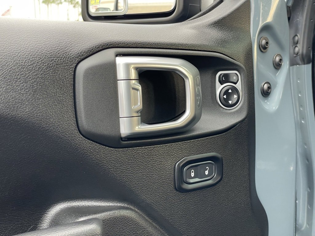 Certified 2025 Jeep Gladiator Sport image 15