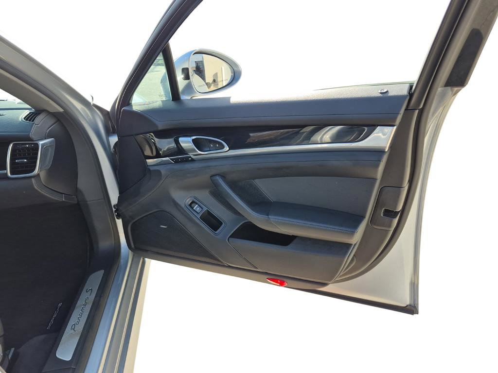 Used 2016 Porsche Panamera S image 29
