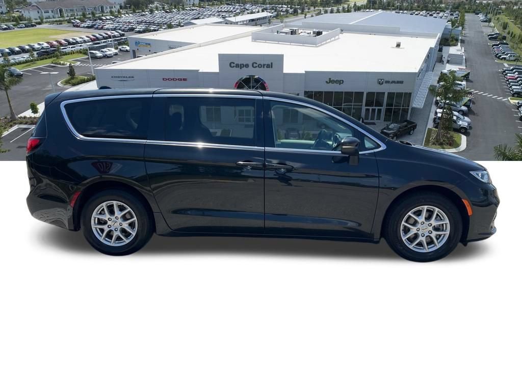 Certified 2023 Chrysler Pacifica Touring-L FWD image 14