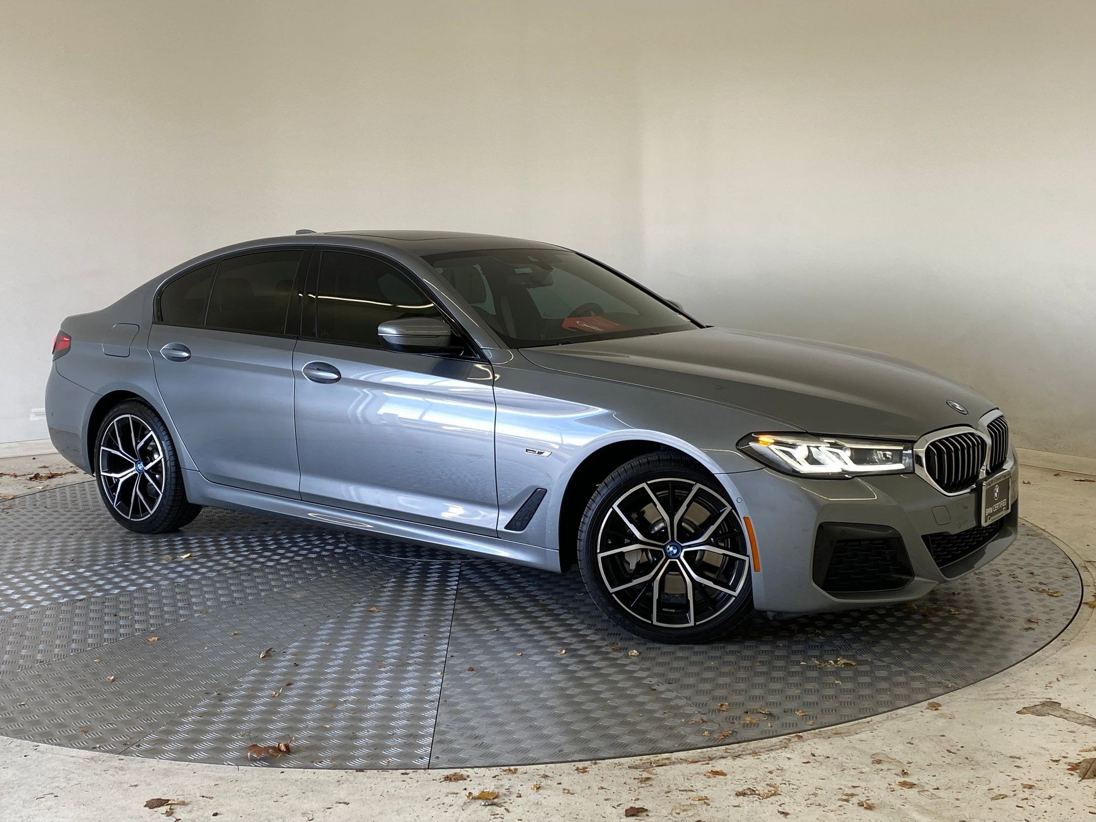 Certified 2023 BMW 530e xDrive w/ M Sport Package image 6