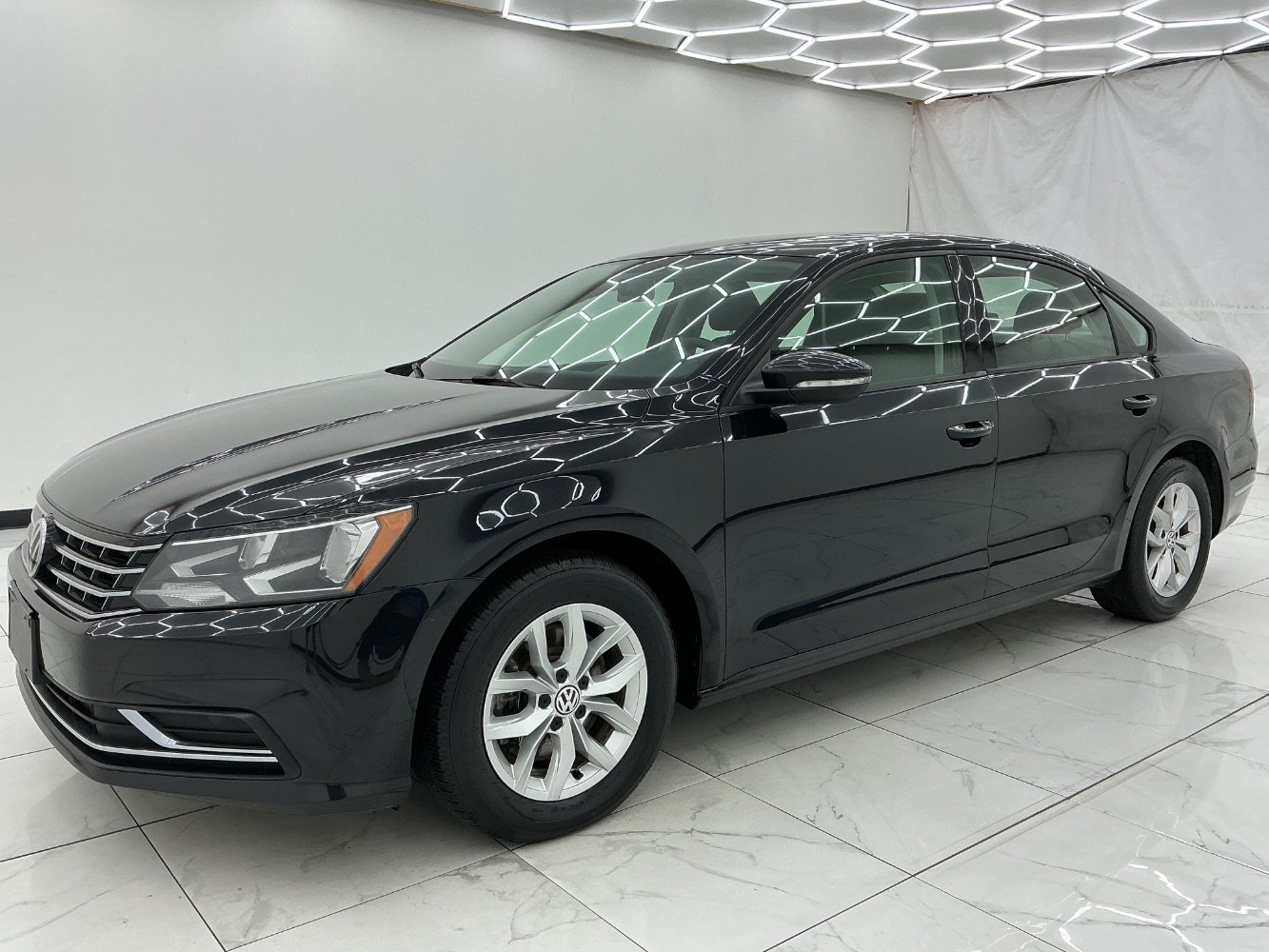 Used 2018 Volkswagen Passat 2.0T S w/ Driver Assistance Package FWD image 6