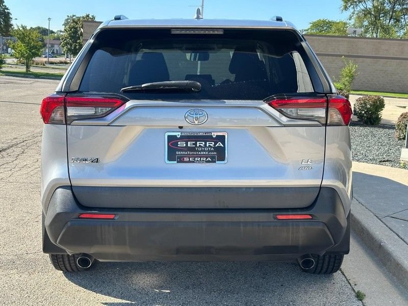 Used 2021 Toyota RAV4 LE AWD/4WD image 5
