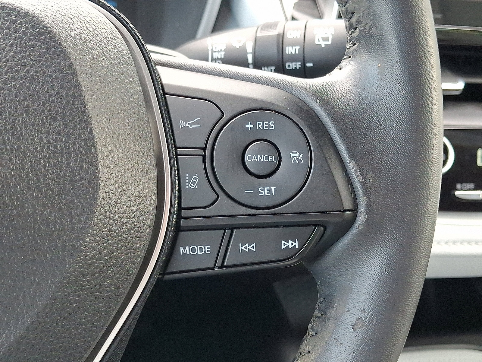 Used 2020 Toyota Corolla SE w/ SE Preferred Package FWD image 22