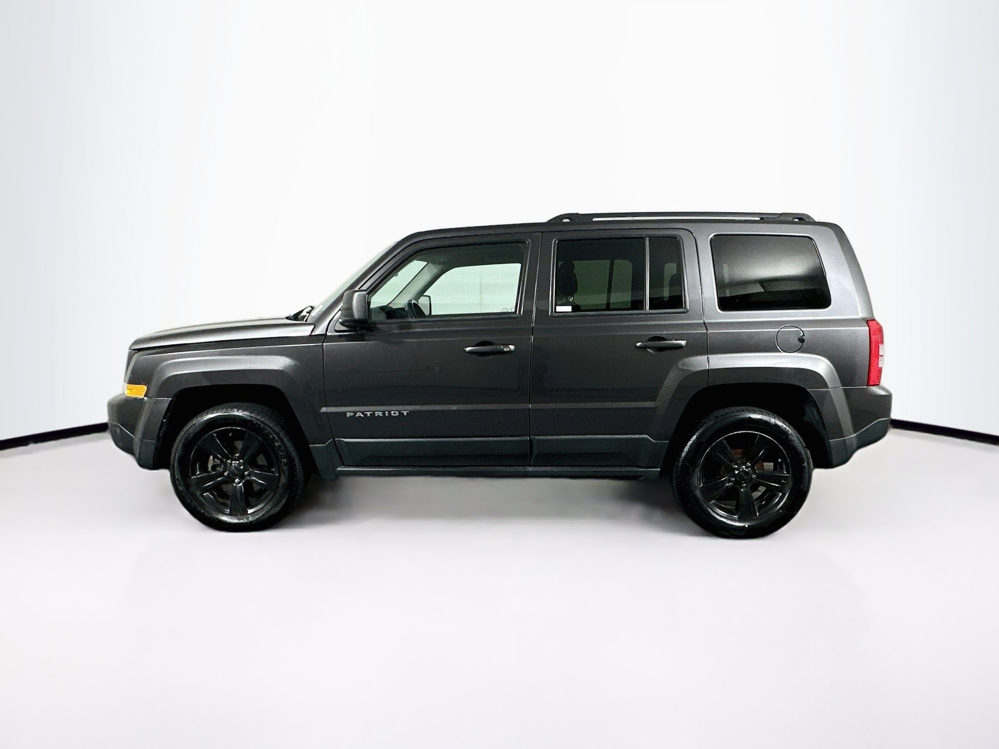 Used 2017 Jeep Patriot Latitude FWD image 4