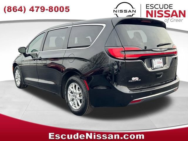 Used 2024 Chrysler Pacifica Touring-L image 6