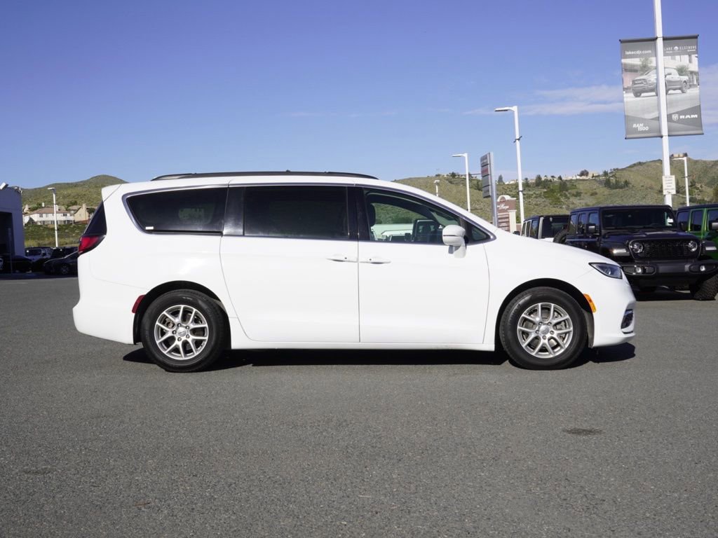 Used 2022 Chrysler Pacifica Touring-L image 3