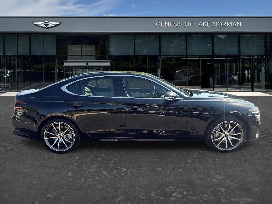 Used 2025 Genesis G70 2.5T RWD image 4