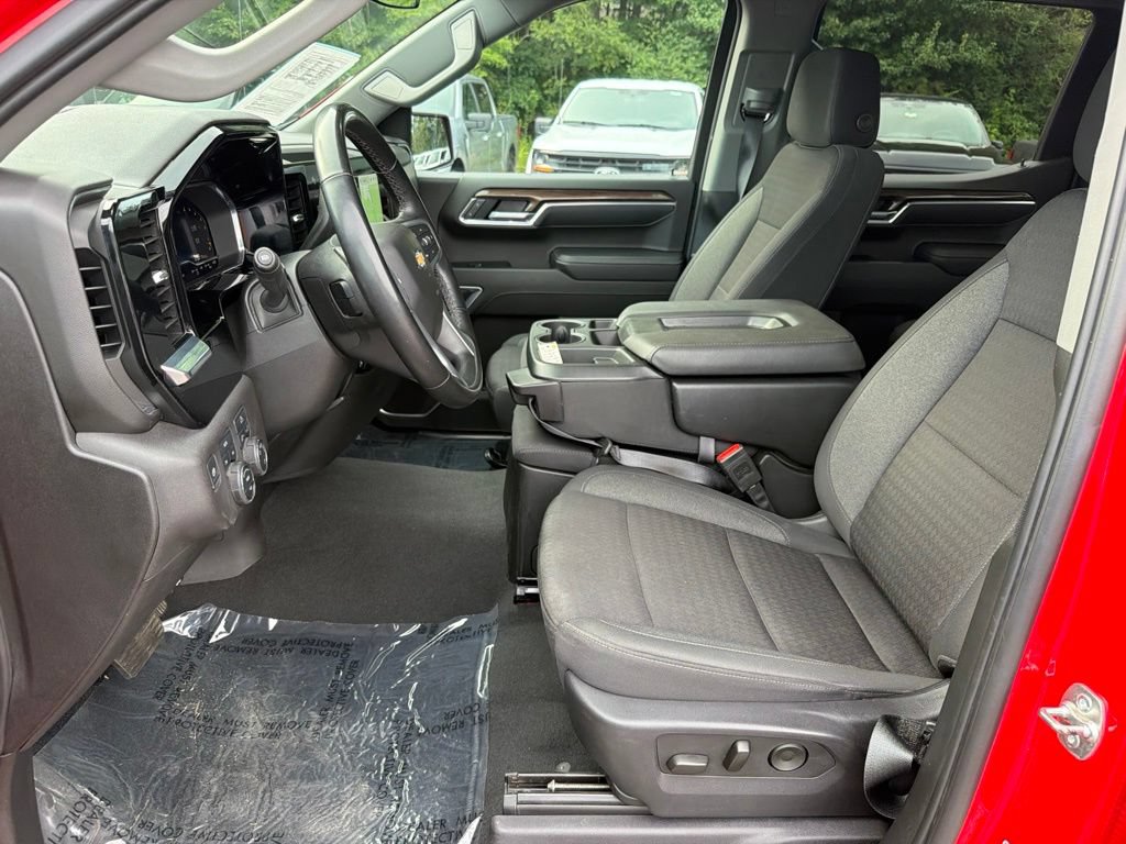 Used 2025 Chevrolet Silverado 1500 LT AWD/4WD image 16