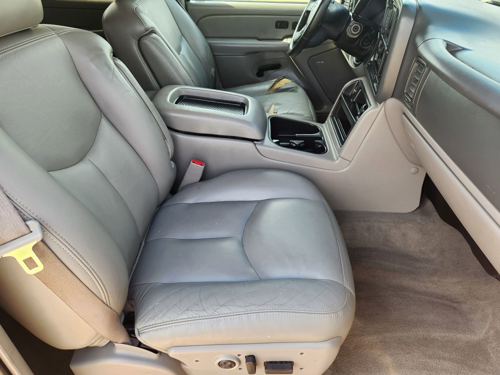 Used 2005 Chevrolet Avalanche LT w/ Preferred Equipment Group AWD/4WD image 19