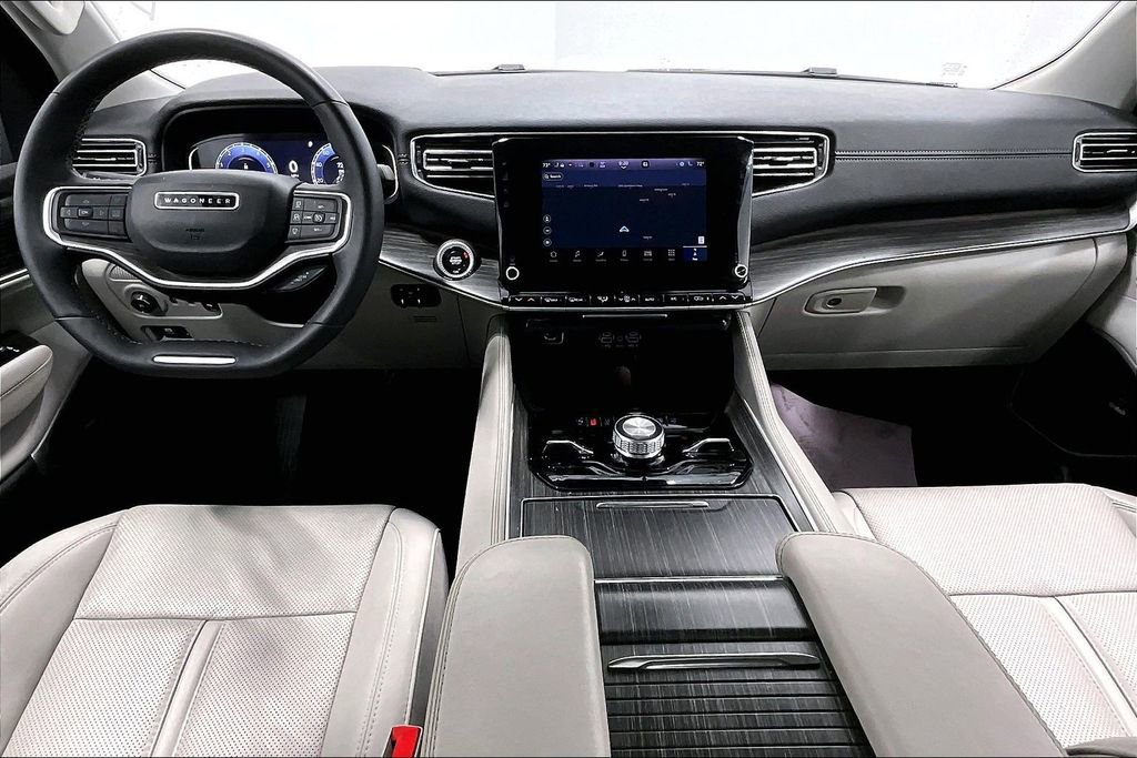 Used 2024 Jeep Wagoneer L Series III w/ Premium Group I image 18