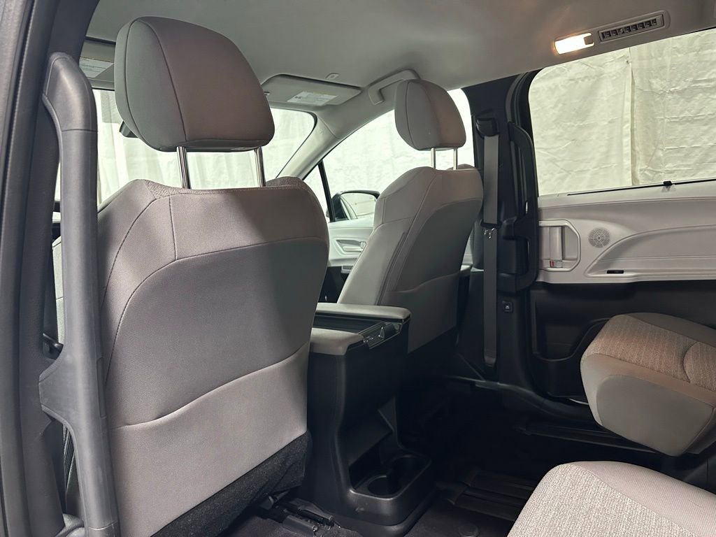 Used 2025 Toyota Sienna LE image 49