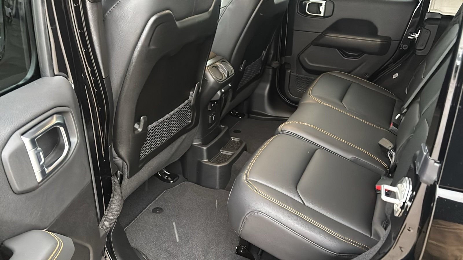 New 2025 Jeep Wrangler Unlimited Sahara AWD/4WD image 26