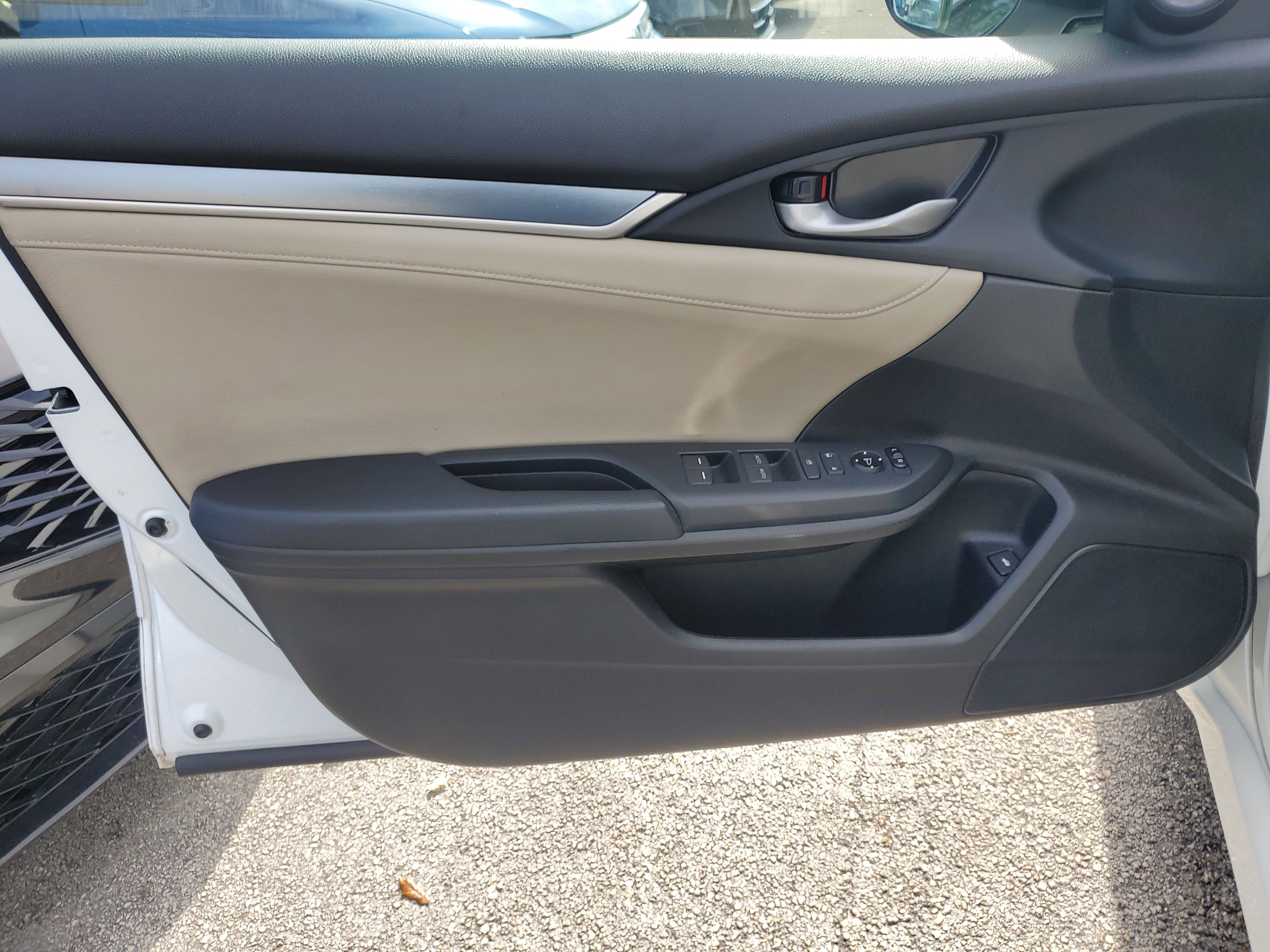 Used 2017 Honda Civic Touring image 15