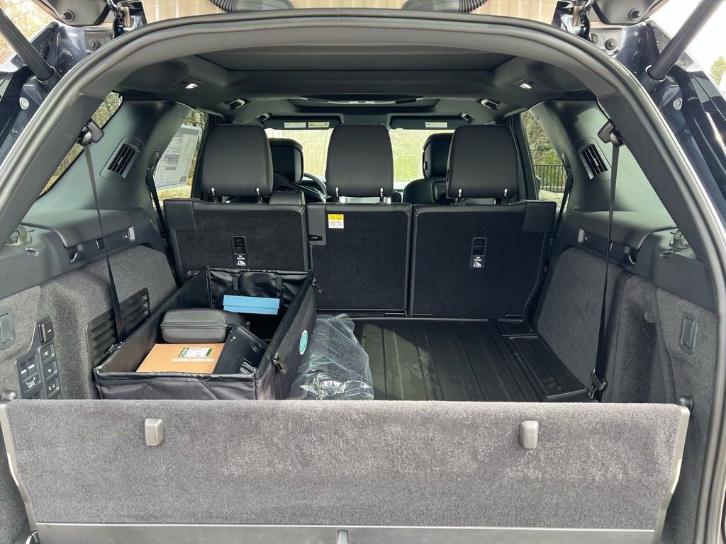 New 2026 Land Rover Discovery Limited Edition image 27