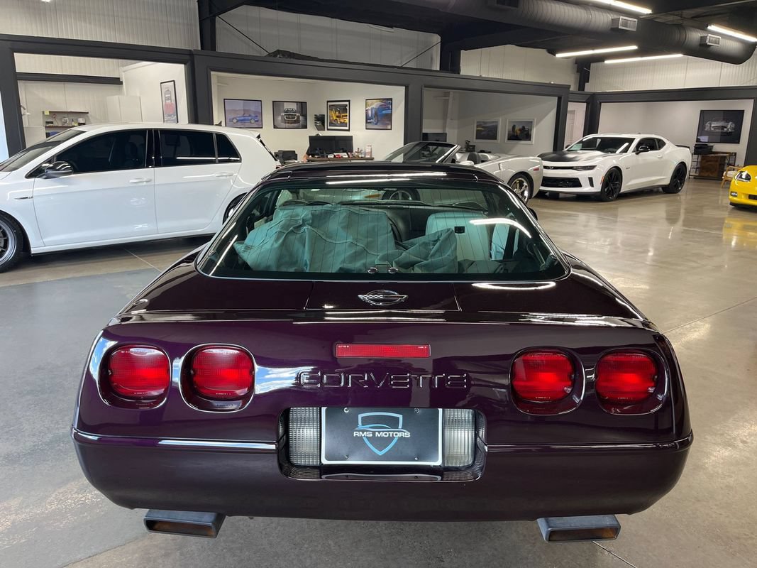 Used 1993 Chevrolet Corvette Coupe RWD image 13