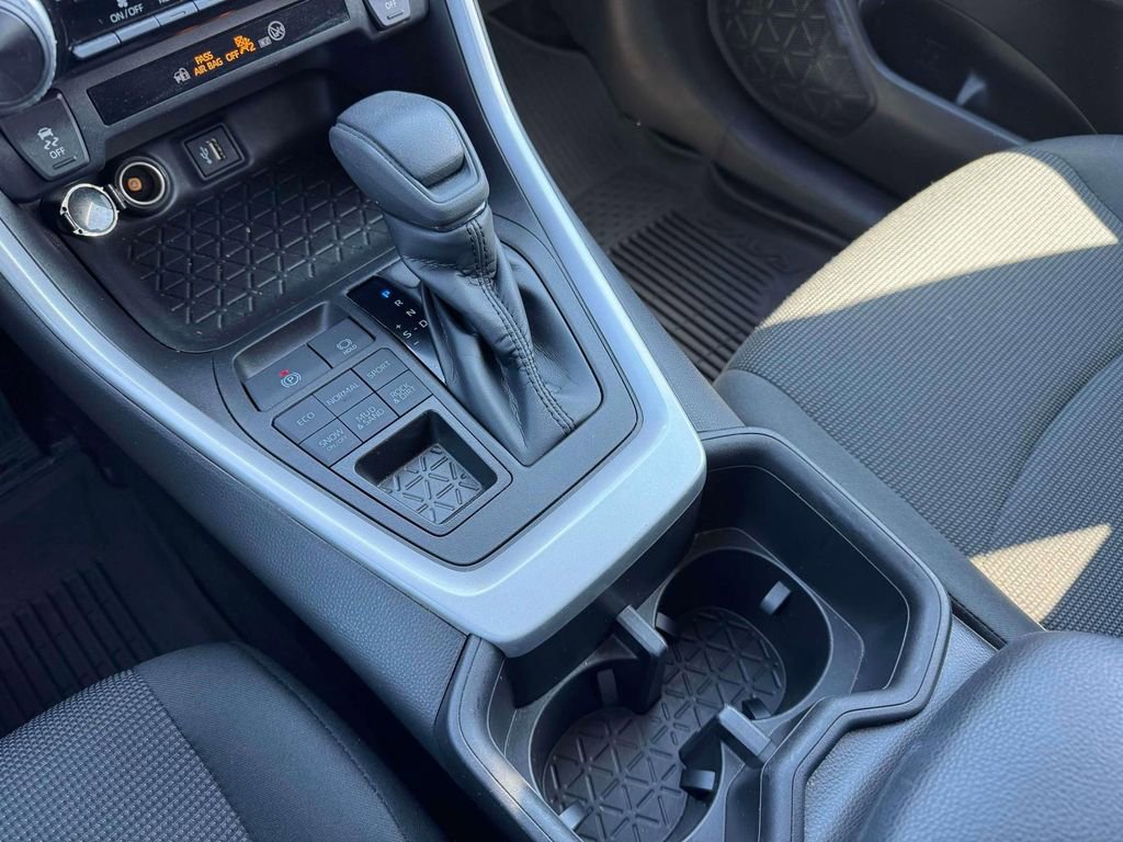 Used 2023 Toyota RAV4 LE AWD/4WD image 32