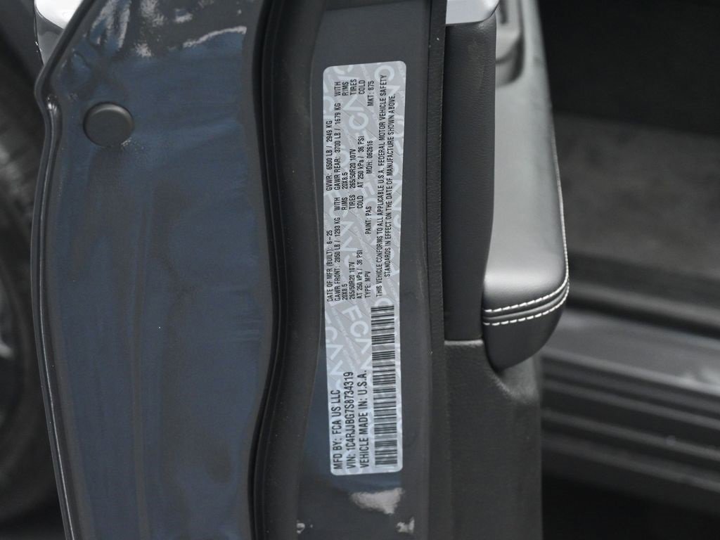 New 2025 Jeep Grand Cherokee L Limited w/ Black Appearance Package image 19