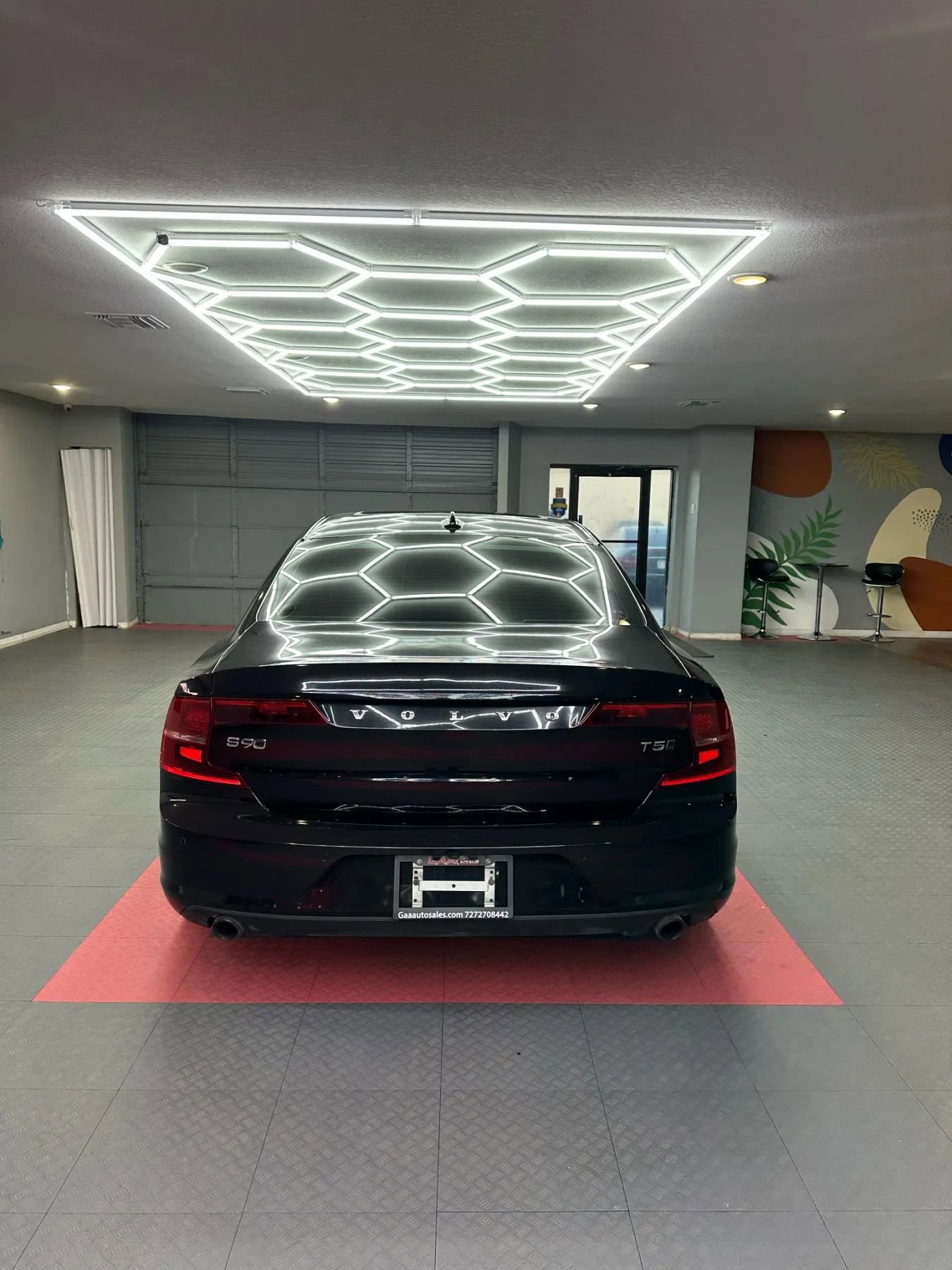 Used 2018 Volvo S90 T5 Momentum w/ Convenience Package image 5