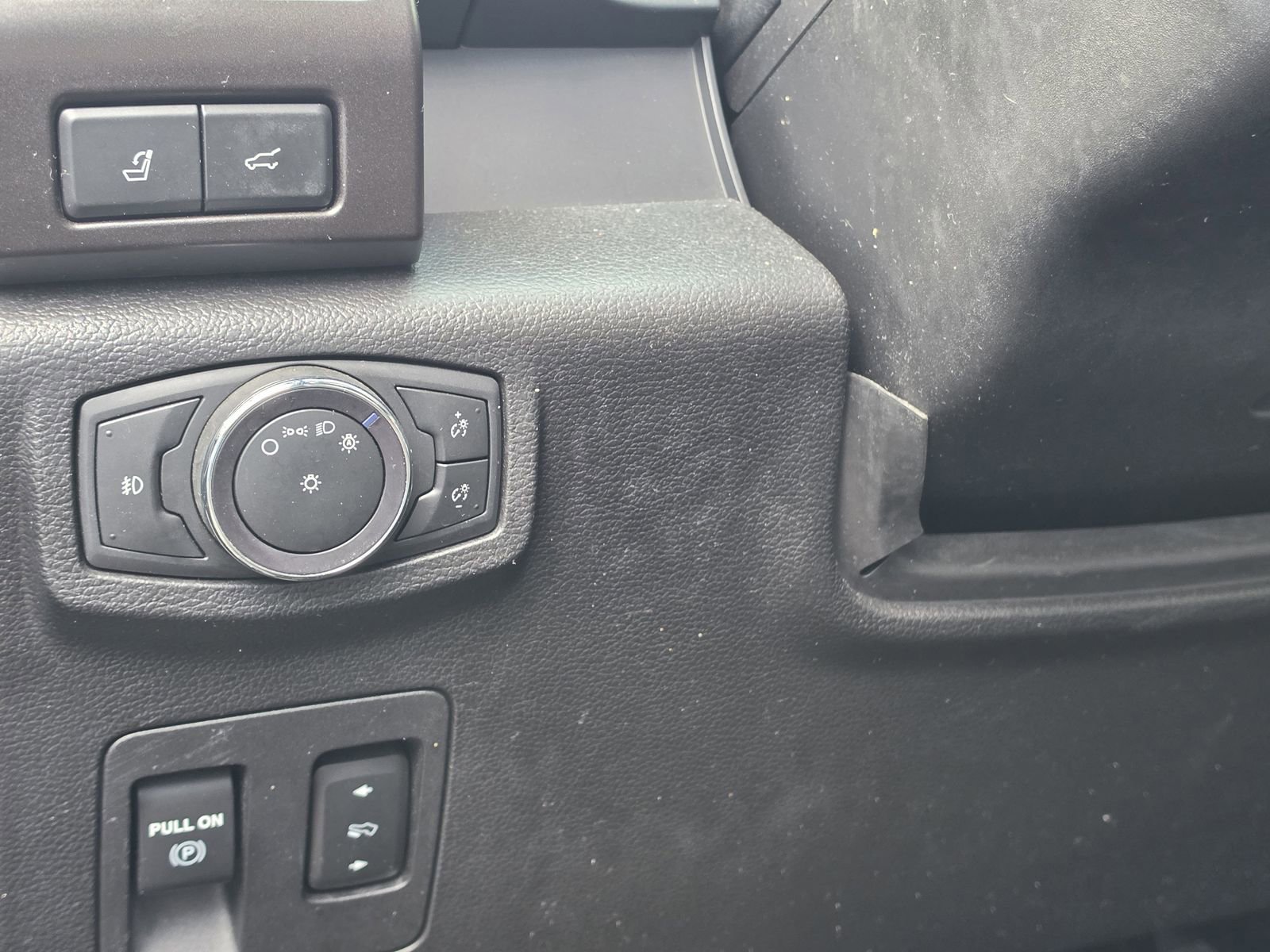 Used 2020 Ford Expedition Limited image 21