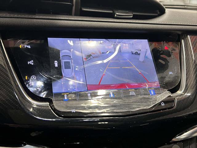 Used 2023 Cadillac XT6 Sport w/ LPO, ONYX Package image 32