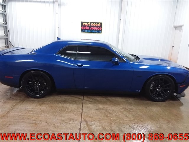 Used 2022 Dodge Challenger R/T RWD image 2