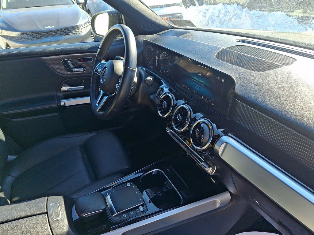 Used 2023 Mercedes-Benz GLB 250 4MATIC image 12