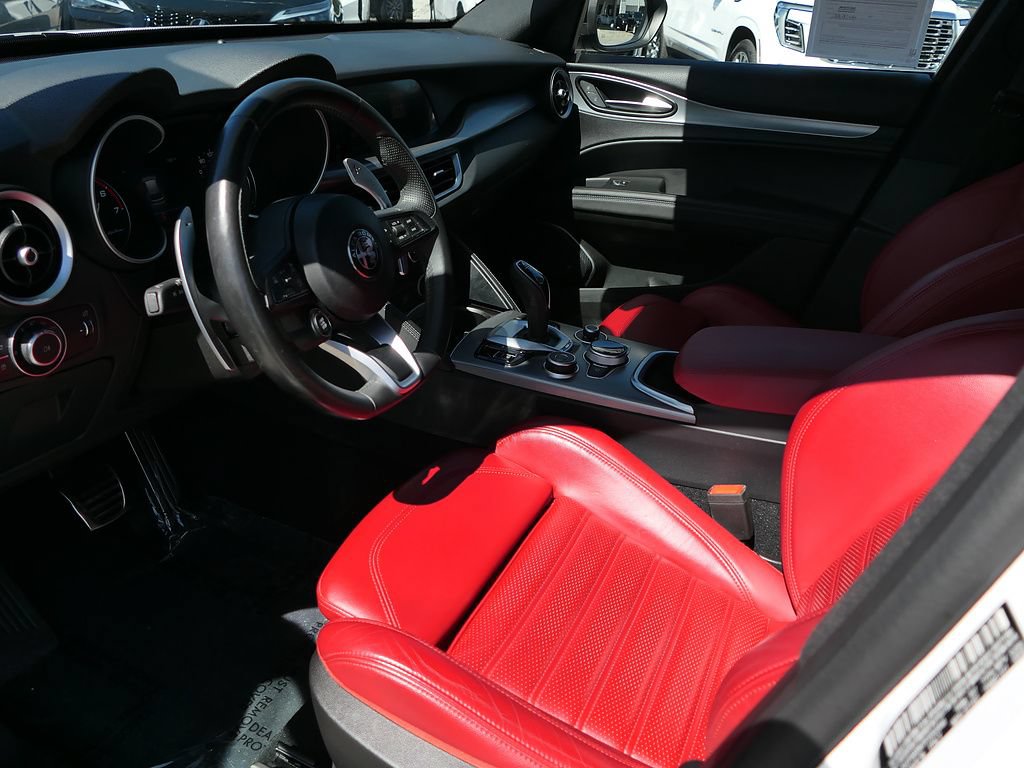 Used 2023 Alfa Romeo Stelvio Veloce AWD/4WD image 10