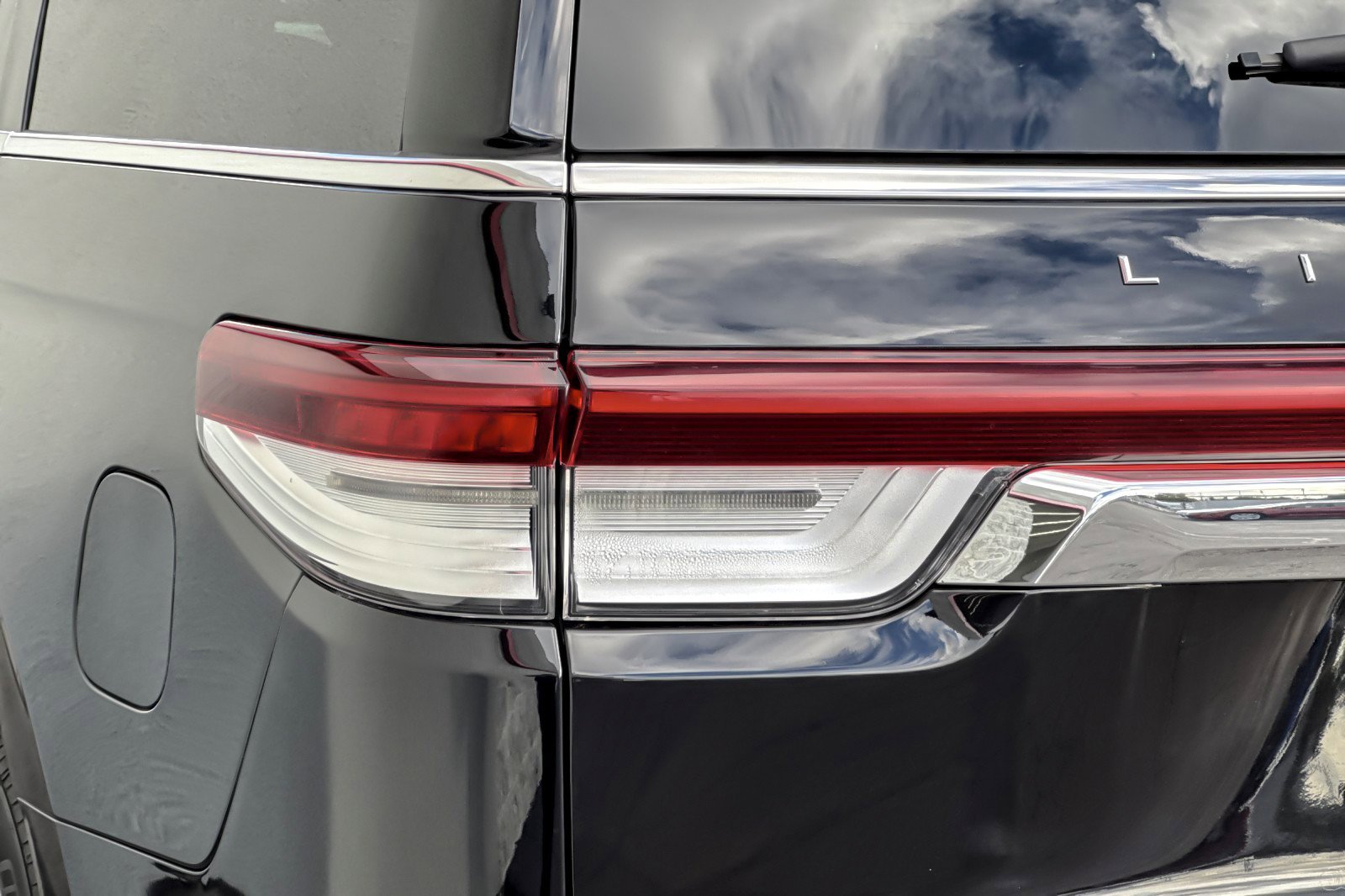 Used 2024 Lincoln Navigator Premiere image 28