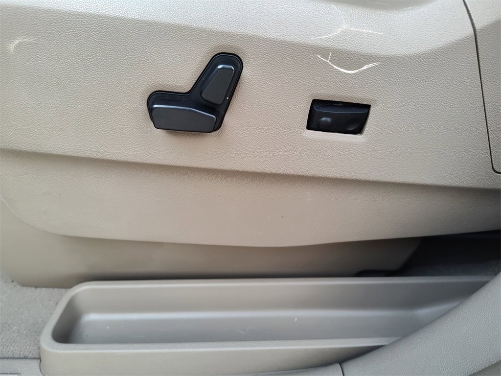 Used 2012 Chrysler Town & Country Limited w/ Luxury Group image 25