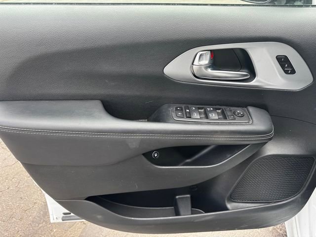 Used 2024 Chrysler Pacifica Limited FWD image 21