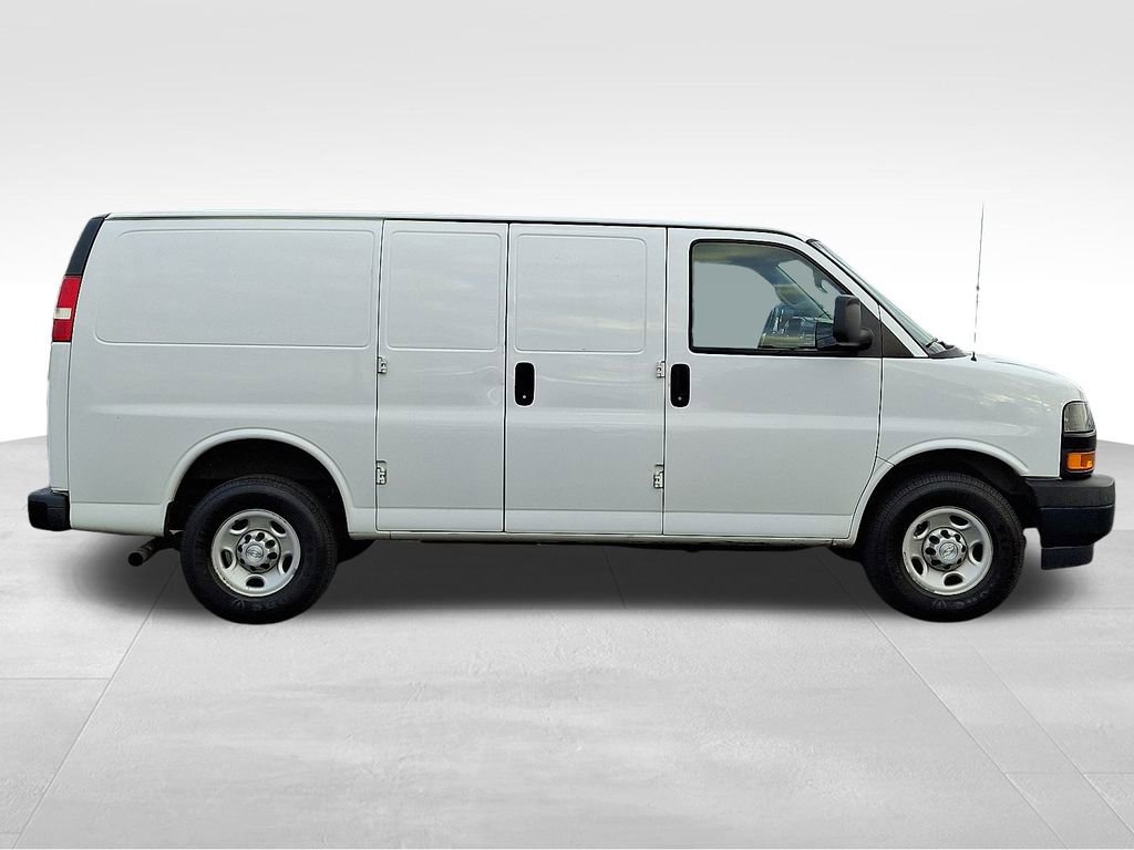Used 2018 Chevrolet Express 3500 w/ Driver Convenience Package image 9
