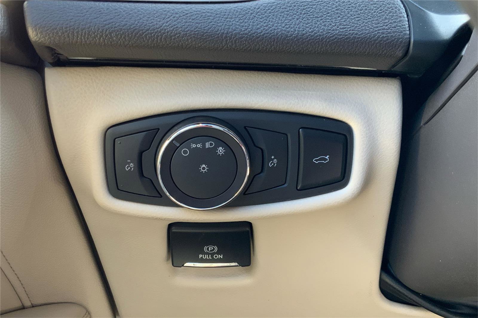 Used 2018 Lincoln MKZ Select w/ Select Plus Package AWD/4WD image 17