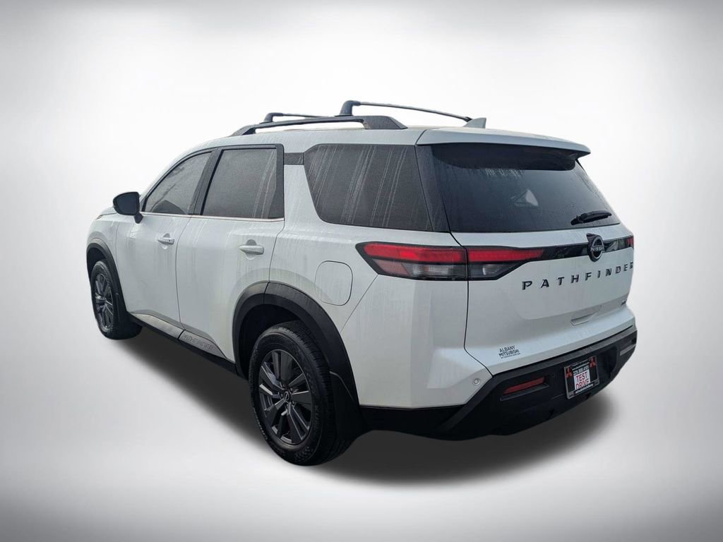 Used 2024 Nissan Pathfinder SV image 5