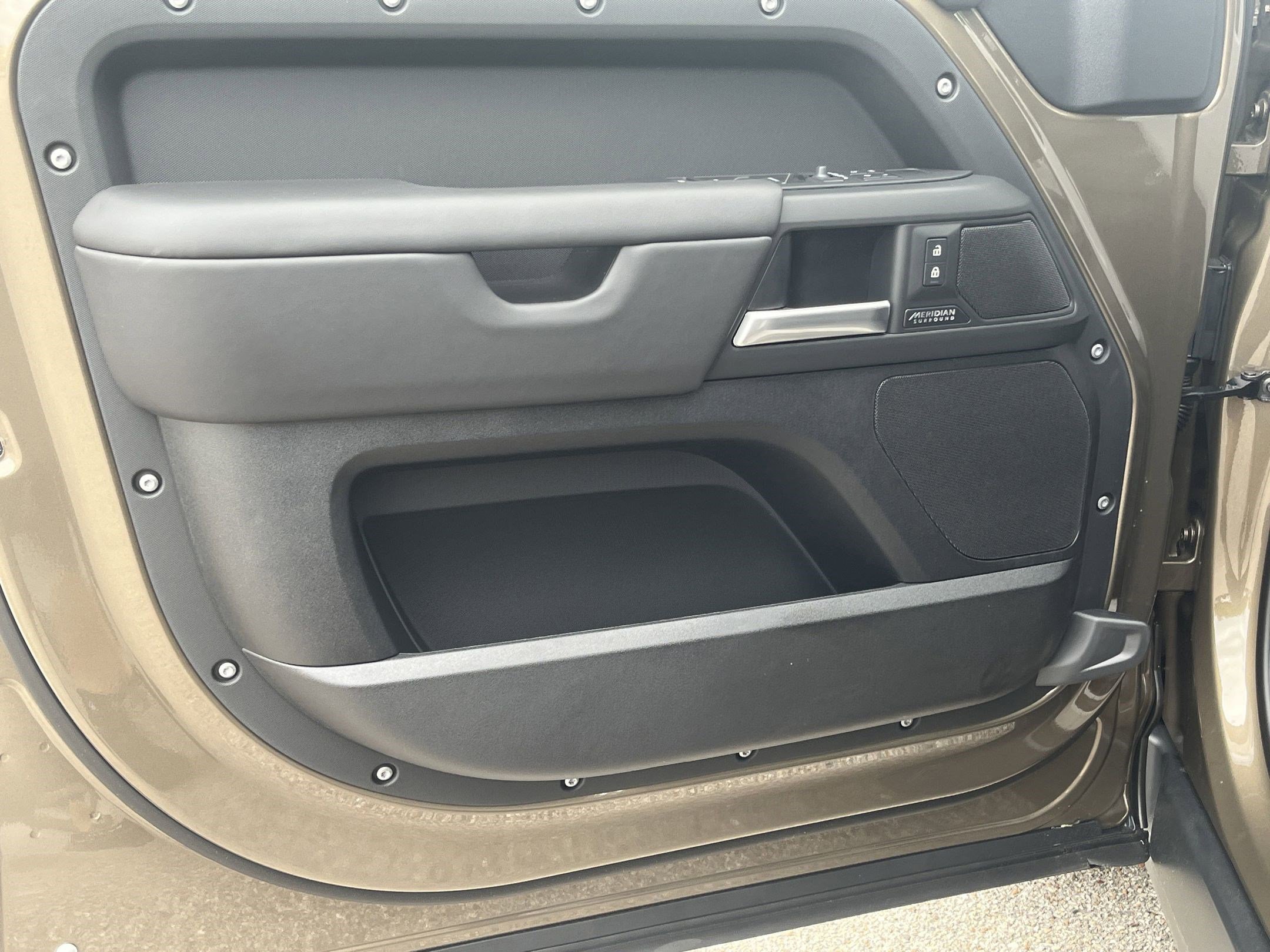 Used 2025 Land Rover Defender 110 X-Dynamic SE image 11