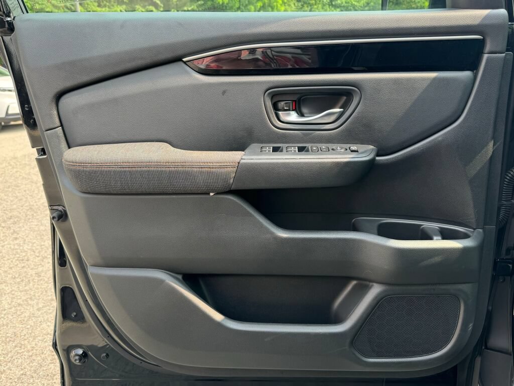 Used 2025 Honda Pilot Sport image 13