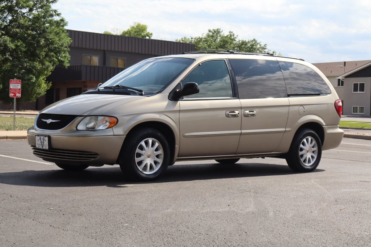 Used 2002 Chrysler Town & Country EX FWD image 11
