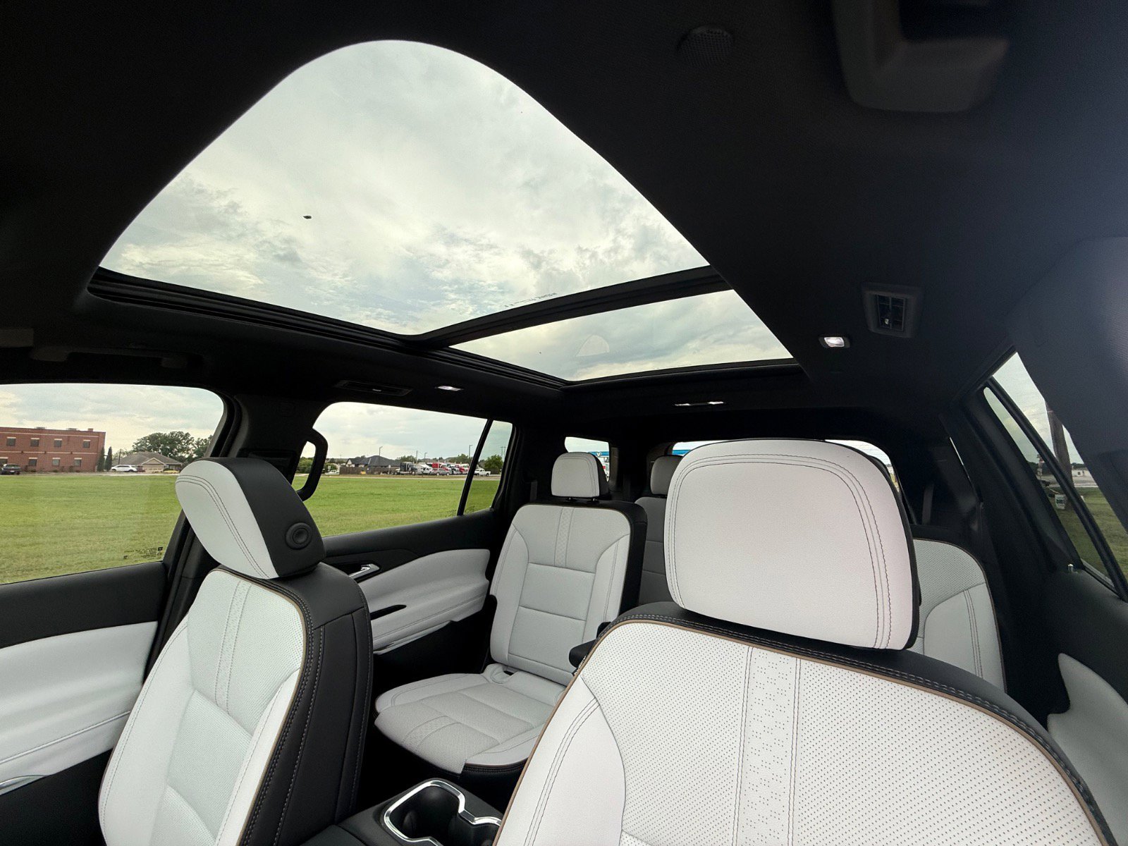 Used 2025 Chevrolet Traverse High Country w/ LPO, Floor Liner Package AWD/4WD image 26