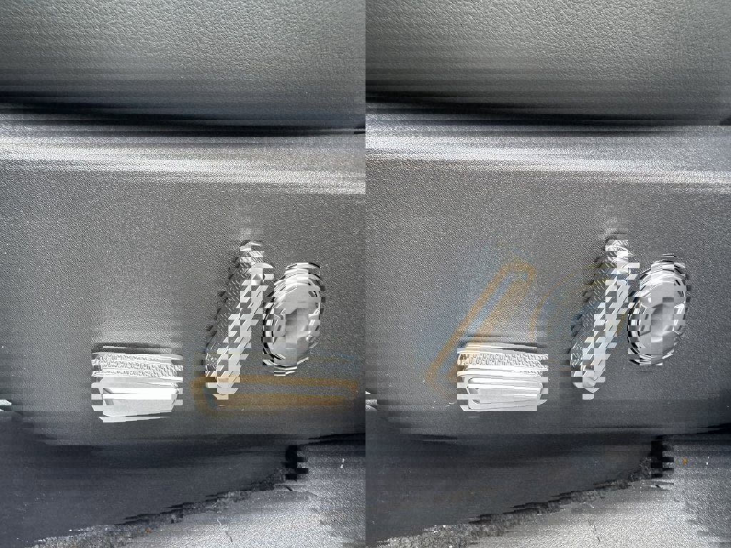 New 2025 Lincoln Nautilus Premier w/ Equipment Group 102A image 12