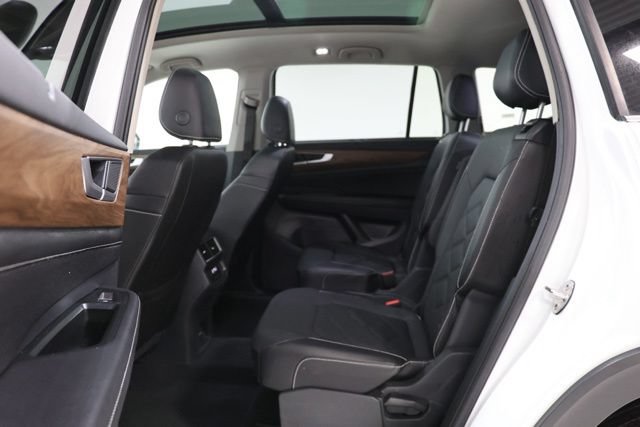 Used 2025 Volkswagen Atlas SE FWD image 32