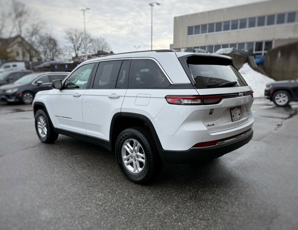 Used 2023 Jeep Grand Cherokee Laredo image 12