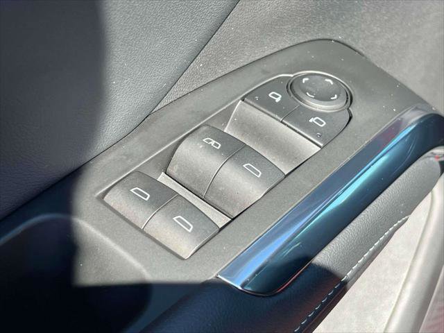 Used 2025 Chevrolet Traverse LT image 18