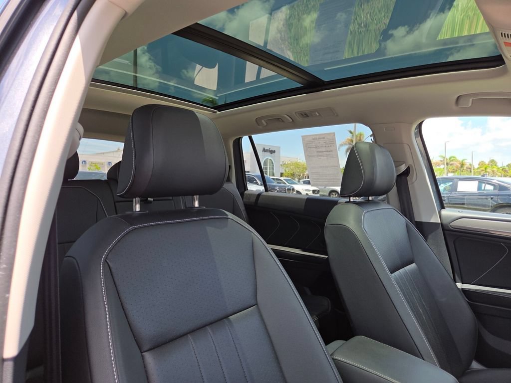 Used 2024 Volkswagen Tiguan SE FWD image 16