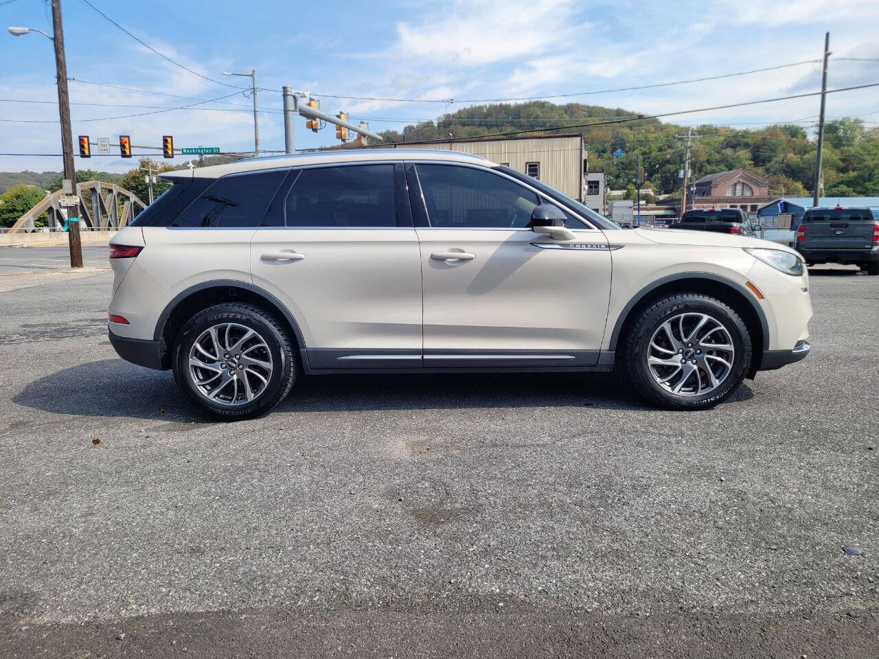 Used 2021 Lincoln Corsair AWD w/ Equipment Group 101A image 9