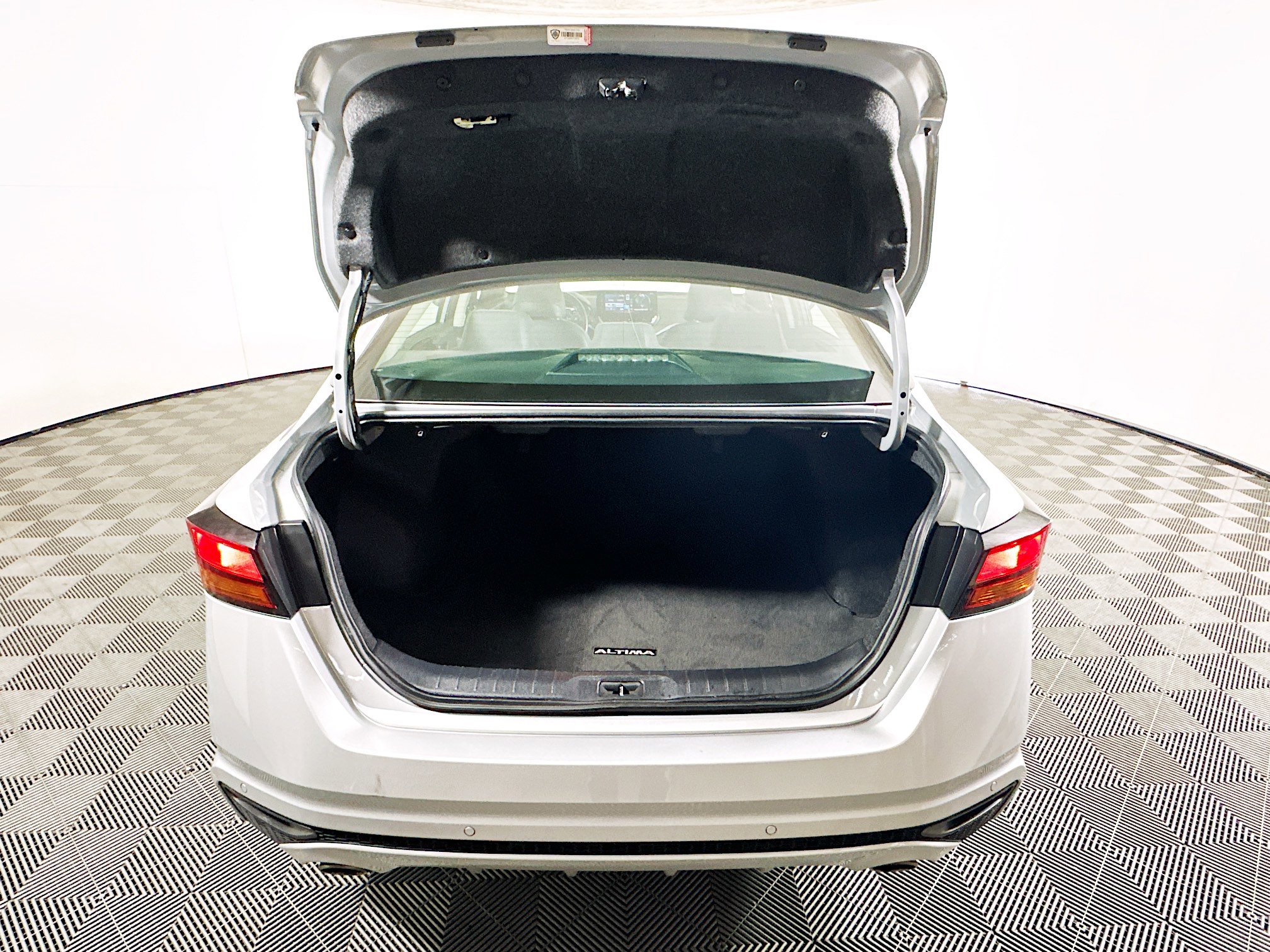 Used 2024 Nissan Altima 2.5 SL AWD/4WD image 31