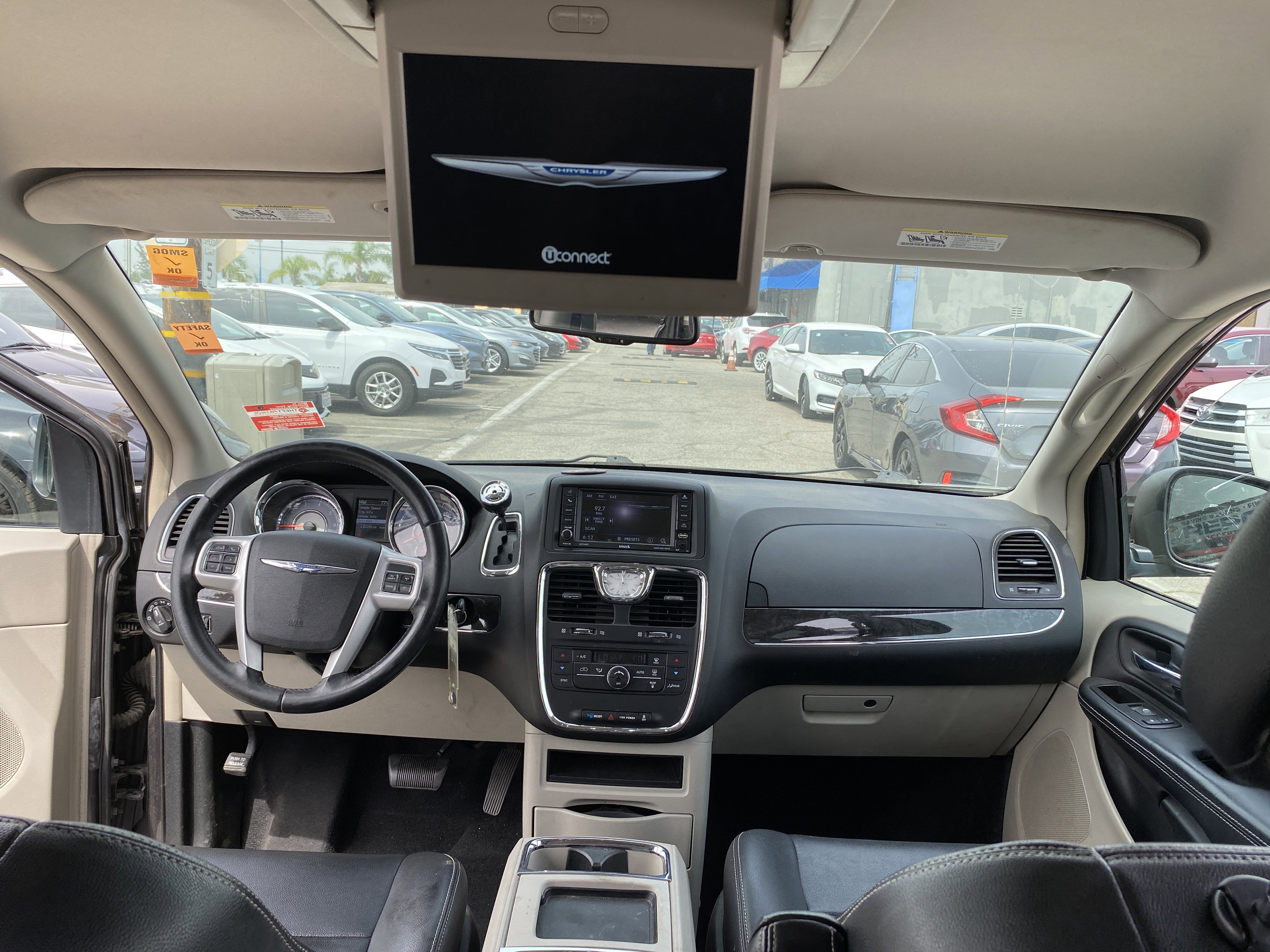 Used 2015 Chrysler Town & Country Touring FWD image 22