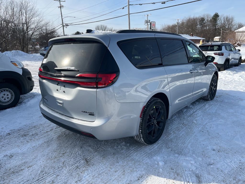 New 2026 Chrysler Pacifica Limited w/ S Appearance Package image 7