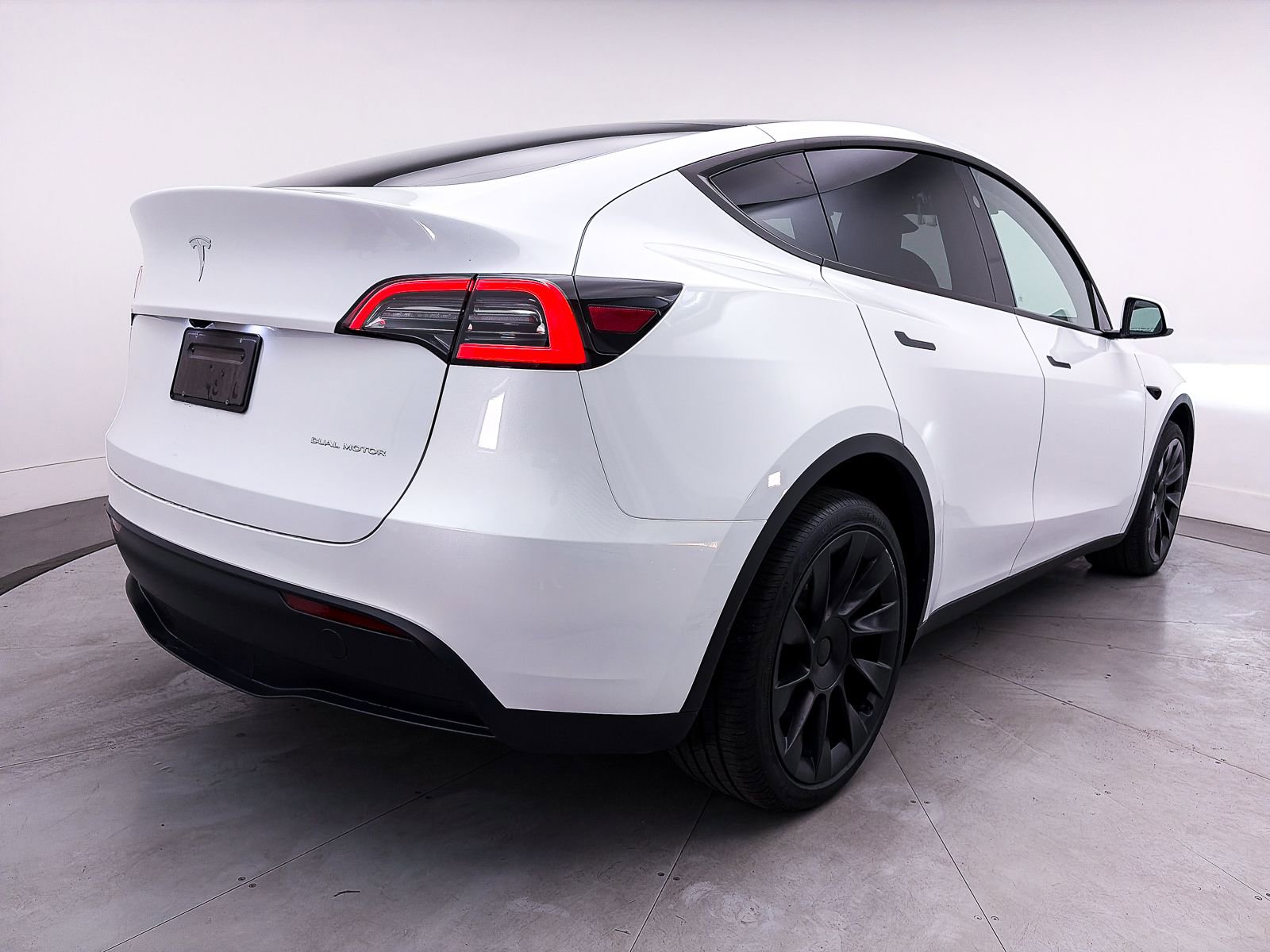 Used 2024 Tesla Model Y Long Range image 15