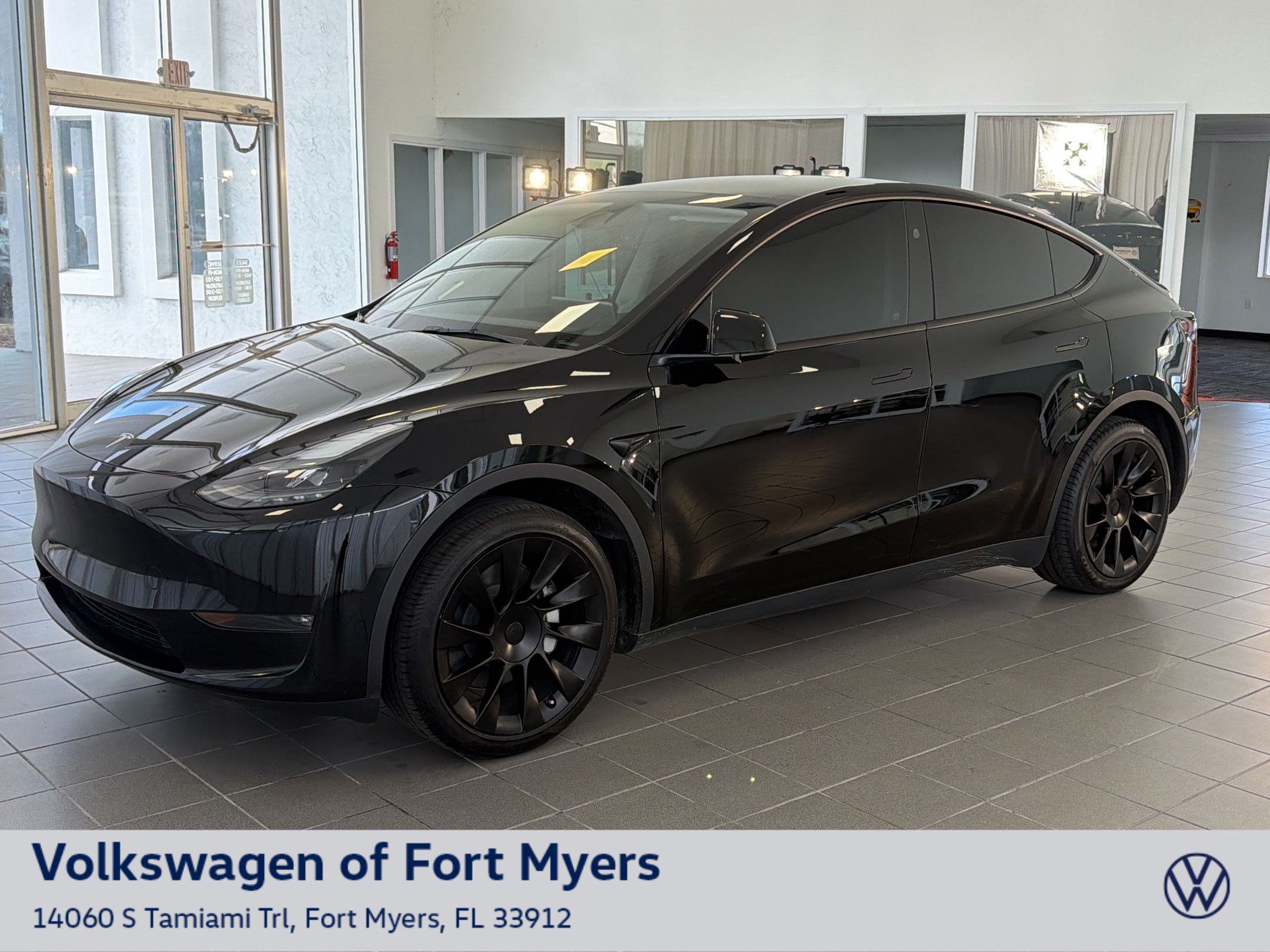 Used 2023 Tesla Model Y 2WD image 1