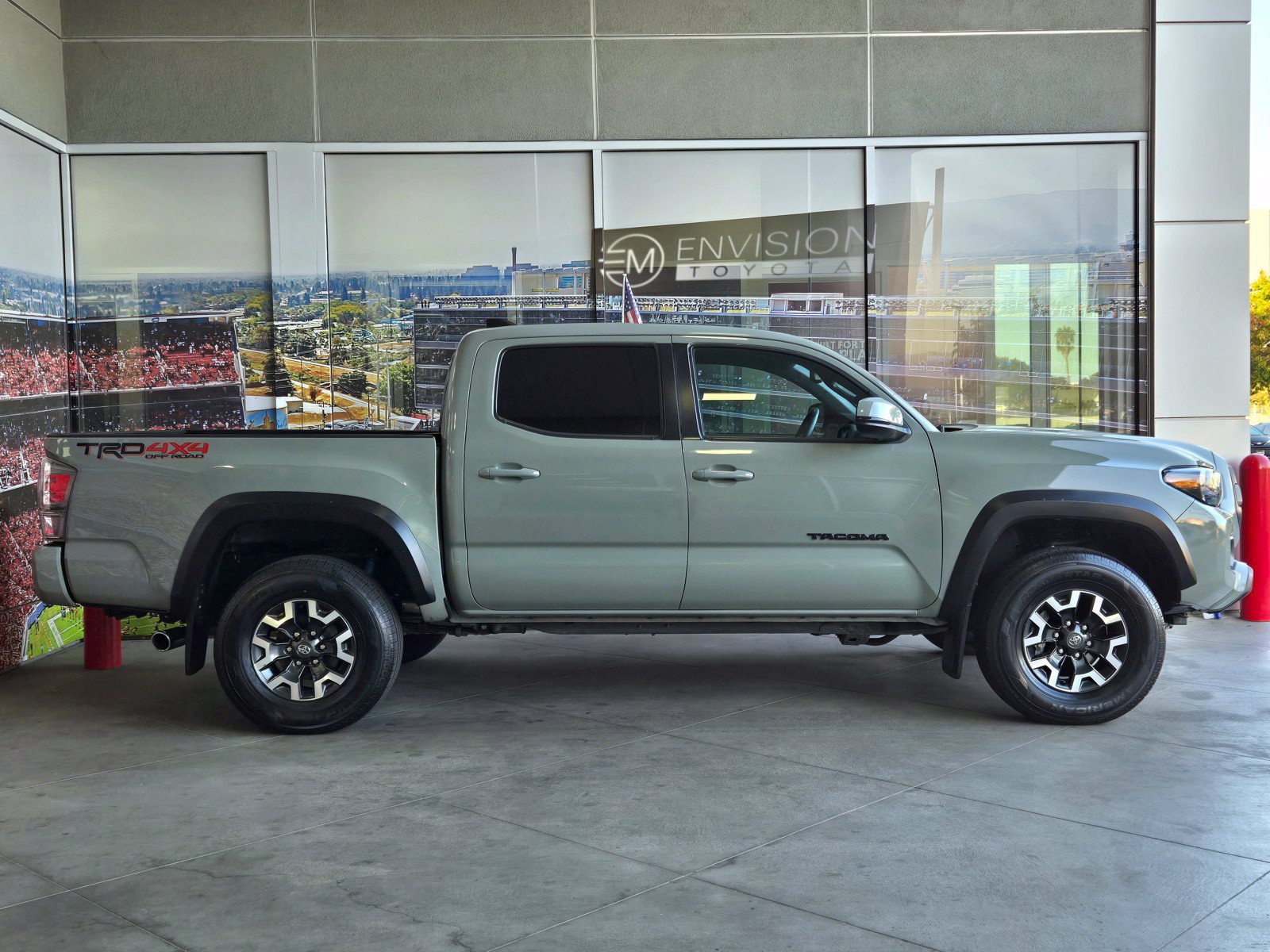 Certified 2023 Toyota Tacoma TRD Off-Road AWD/4WD image 4